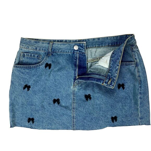 Forever 21 Mini Denim Skirt Womens 1X Medium Wash Blue Black Bow Accents Retro - Picture 3 of 10